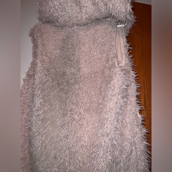 Furry Vest with Hood (lilac/grey) - Picture 5 of 7